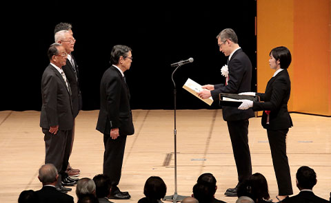 交通栄誉章「緑十字金章」の表彰（第65回交通安全国民運動中央大会 令和7年）