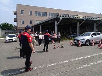 講習会で死角について説明