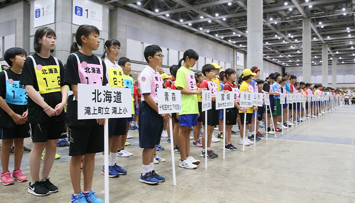 開会式に臨む47都道府県の代表選手188人